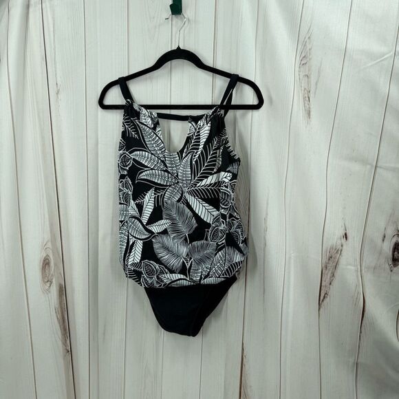 Maxine of Hollywood Women’s 8 Black White One Piece Swim Beach Pool Ocean - Picture 1 of 4